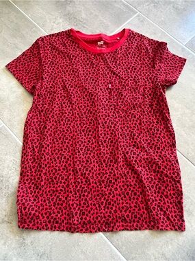 Levi's Red Leopard Print Short Sleeve Tee Great Condition Size Small